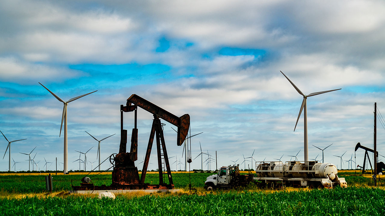 Turbinas eólicas y plataformas petrolíferas