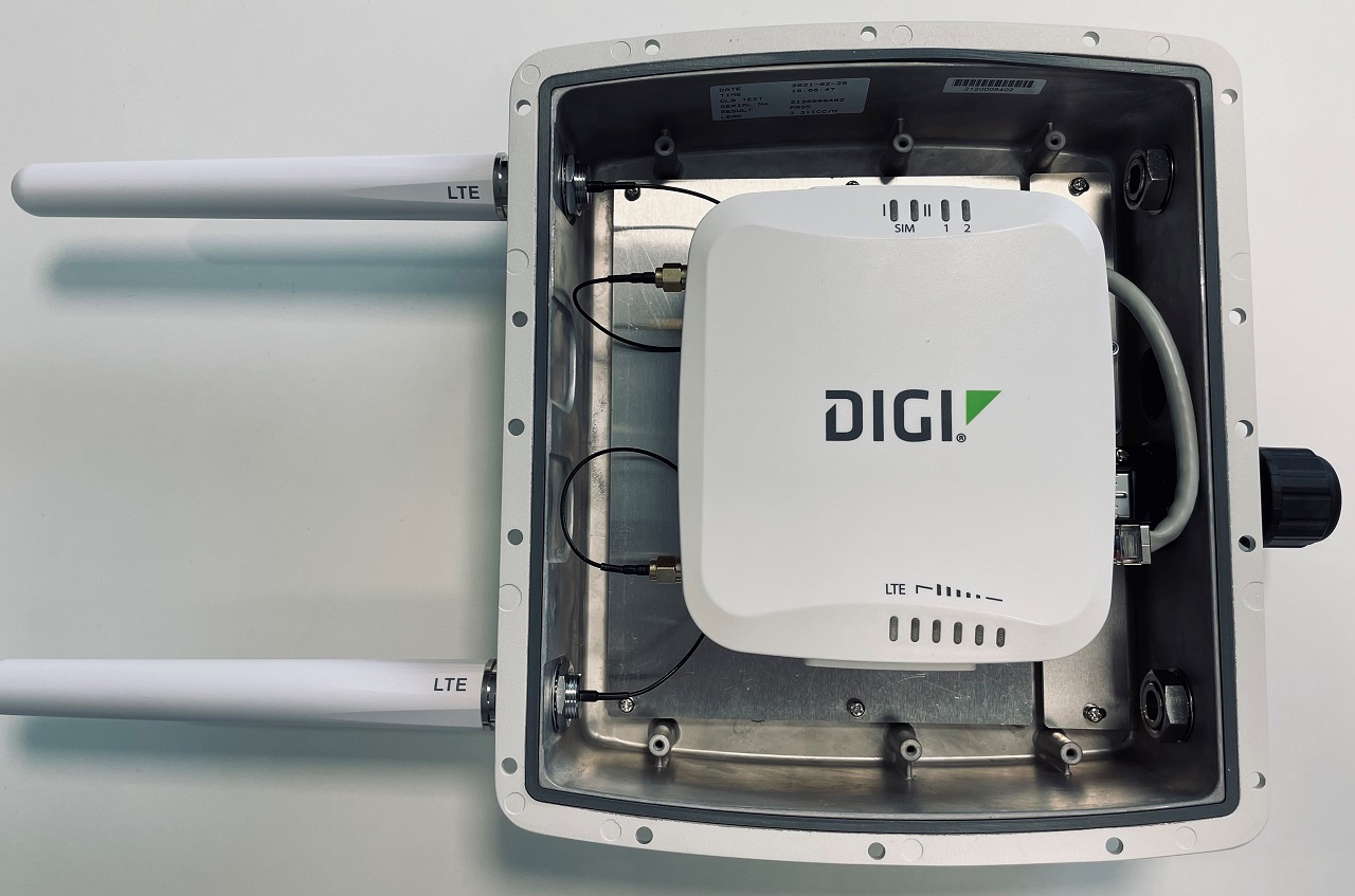 Router celular Digi instalado en el barco