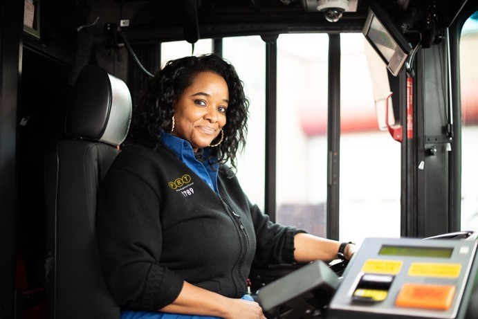 Conductor de autobús de Pittsburgh Regional Transit
